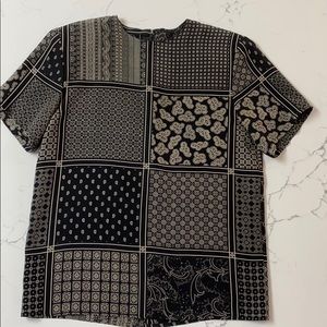 Silk short sleeve blouse w/ modern patchwork print in black & cream / of…